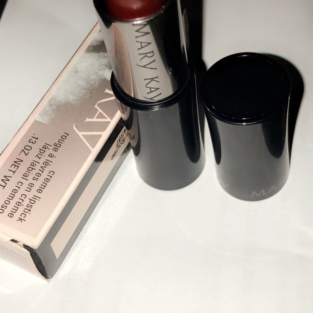 Marykay Red lipstick in red